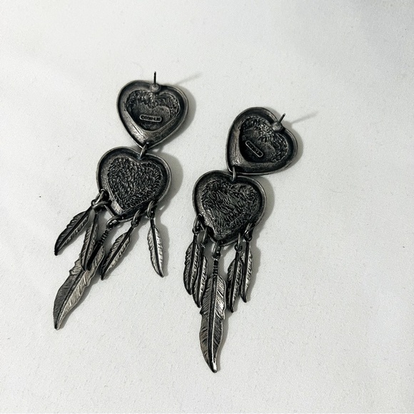 COON-LIN Runway Earrings Mod Pewter Heart Feather Enamel Dangles 80'S Boho - Picture 3 of 4
